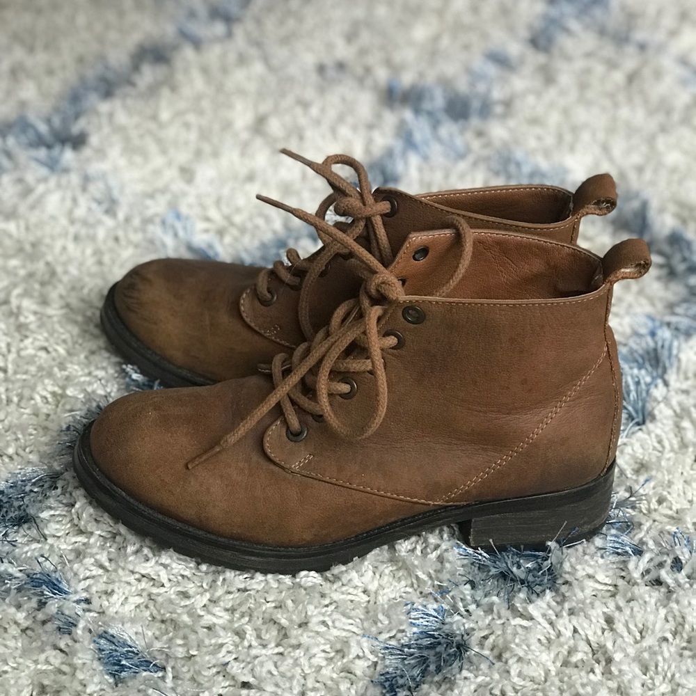 Steve Madden Brown Lace-Up Boots Size 6